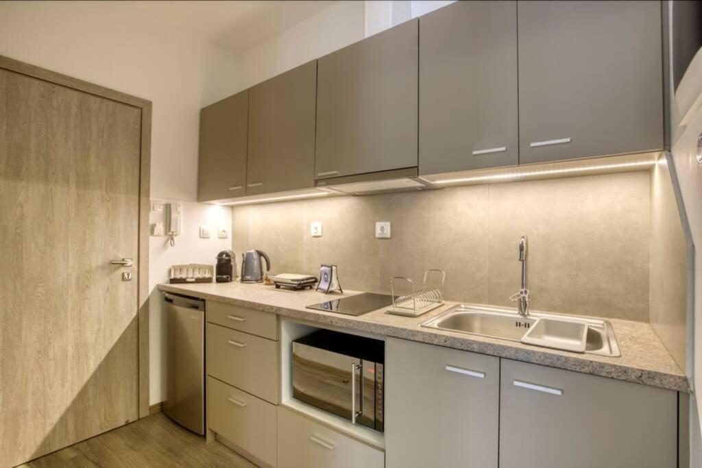 Апартаменты Plaka Filotheis House B Афины Экстерьер фото